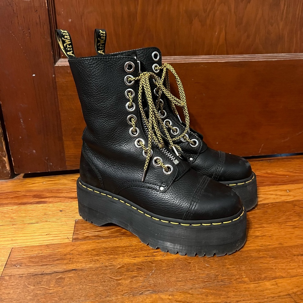 Dr. Martens Sinclair Hi Max Platform Boots Size 8
